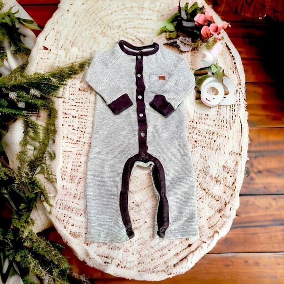7 For All Mankind Long Sleeved Onesie (6-9 Months) - Picture 1 of 6
